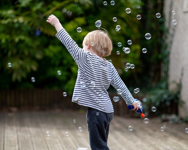 Sensory bubble play